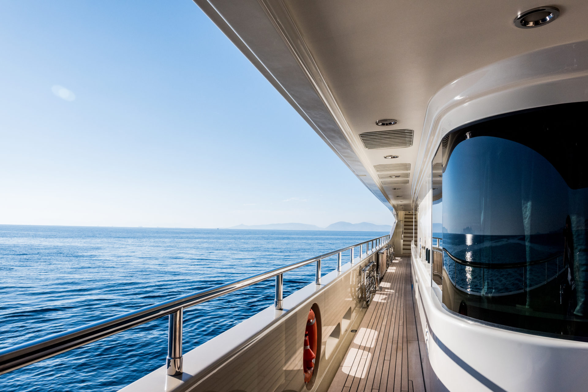 Light Holic Superyacht