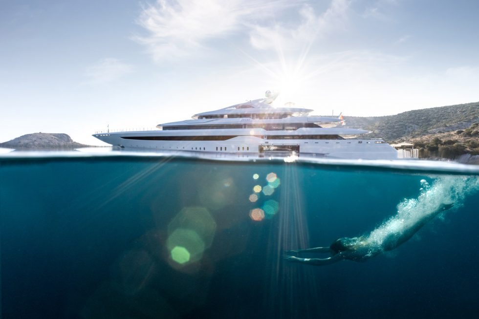 O'Pari Superyacht and diver on charter
