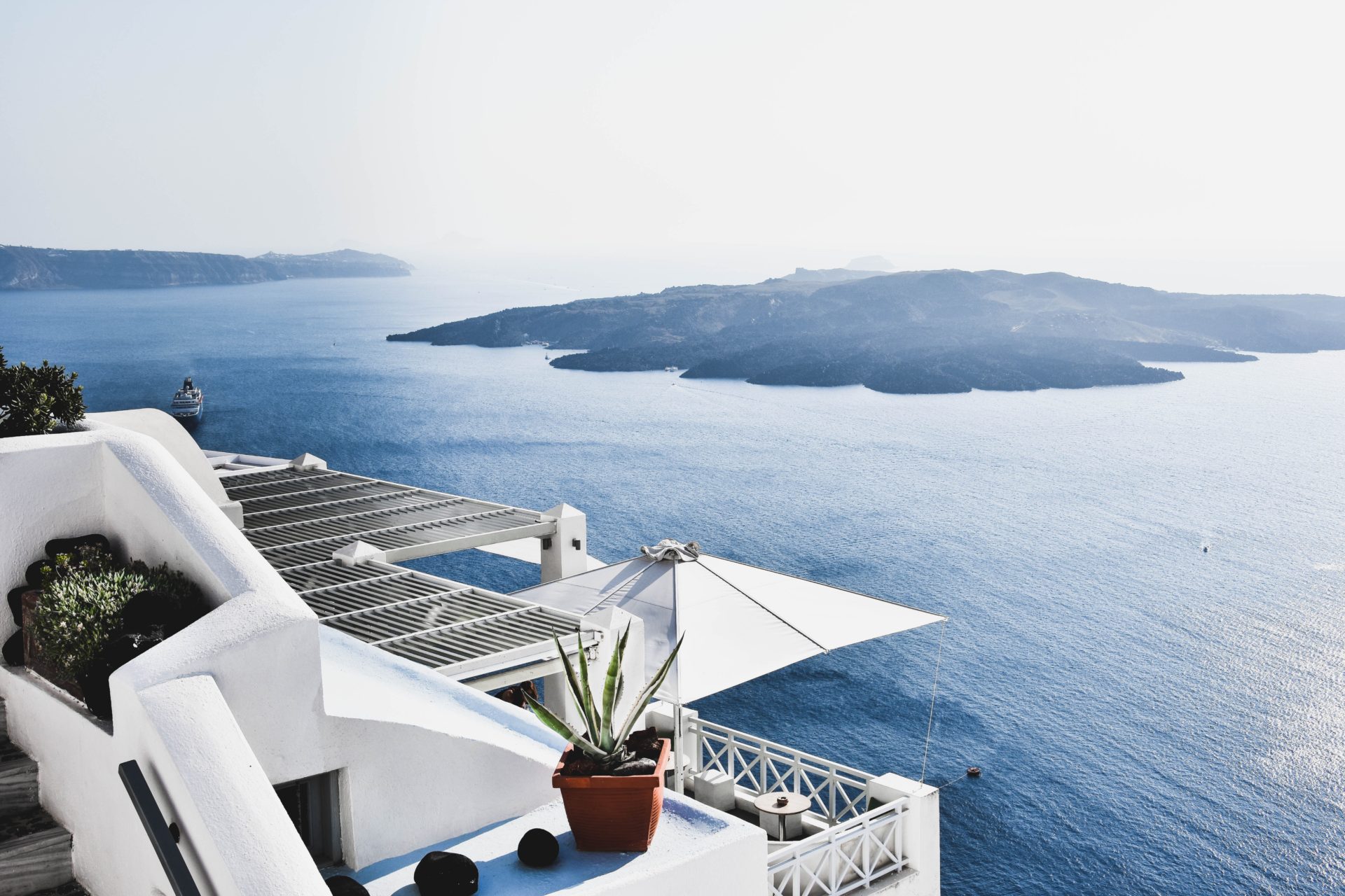 charter a yacht in greece