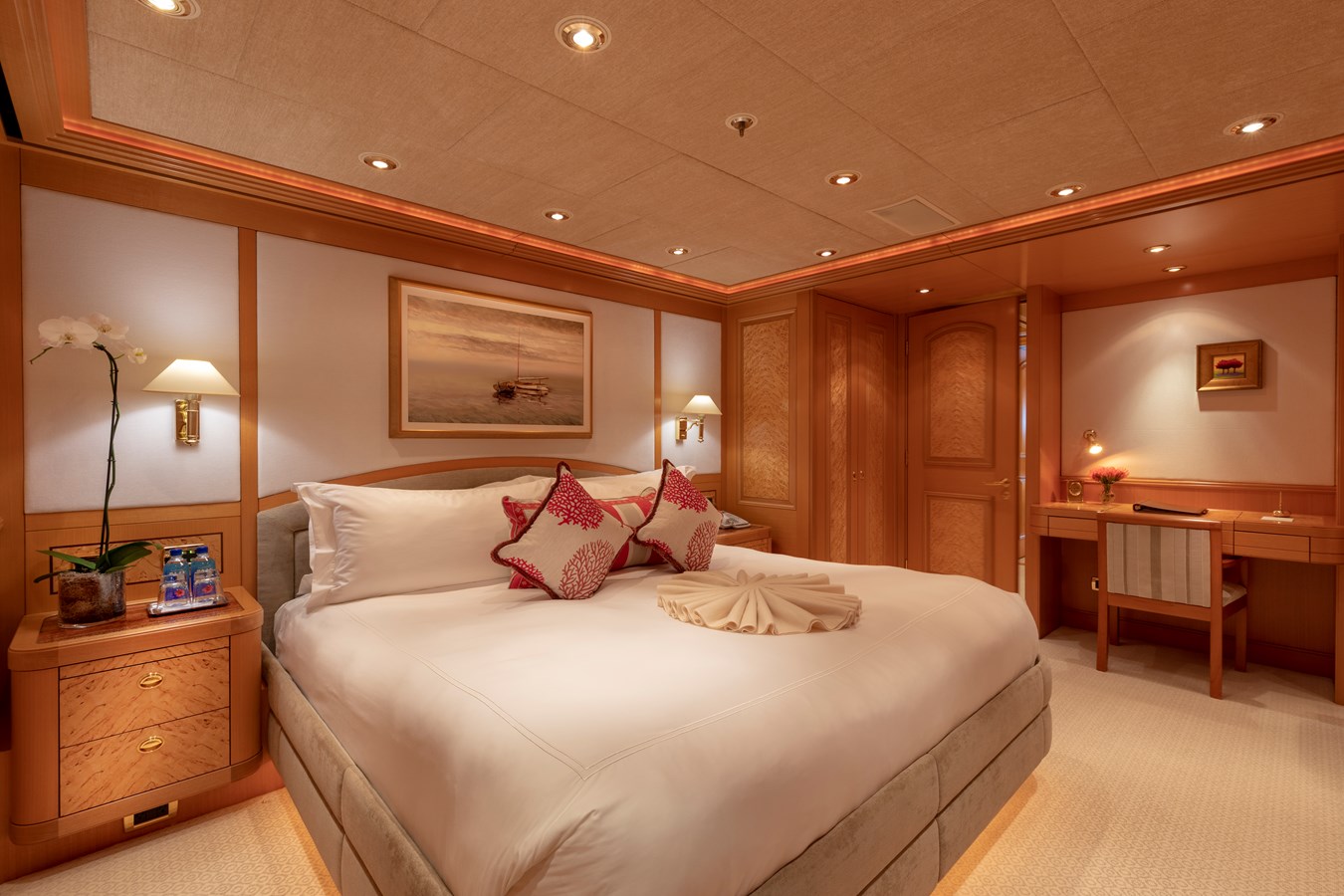 LAUREL 240'/73.15m Delta 2006/2014 Motor Yacht: VIP Stateroom