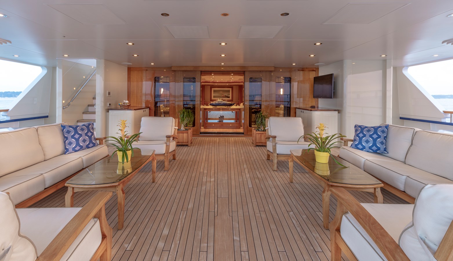 LAUREL 240'/73.15m Delta 2006/2014 Motor Yacht: Main Deck