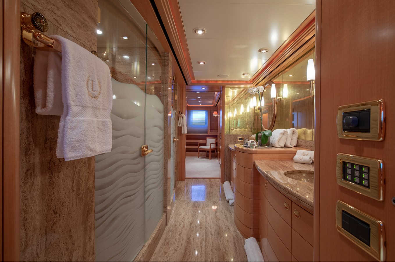 LAUREL 240'/73.15m Delta 2006/2014 Motor Yacht: Master Ensuite