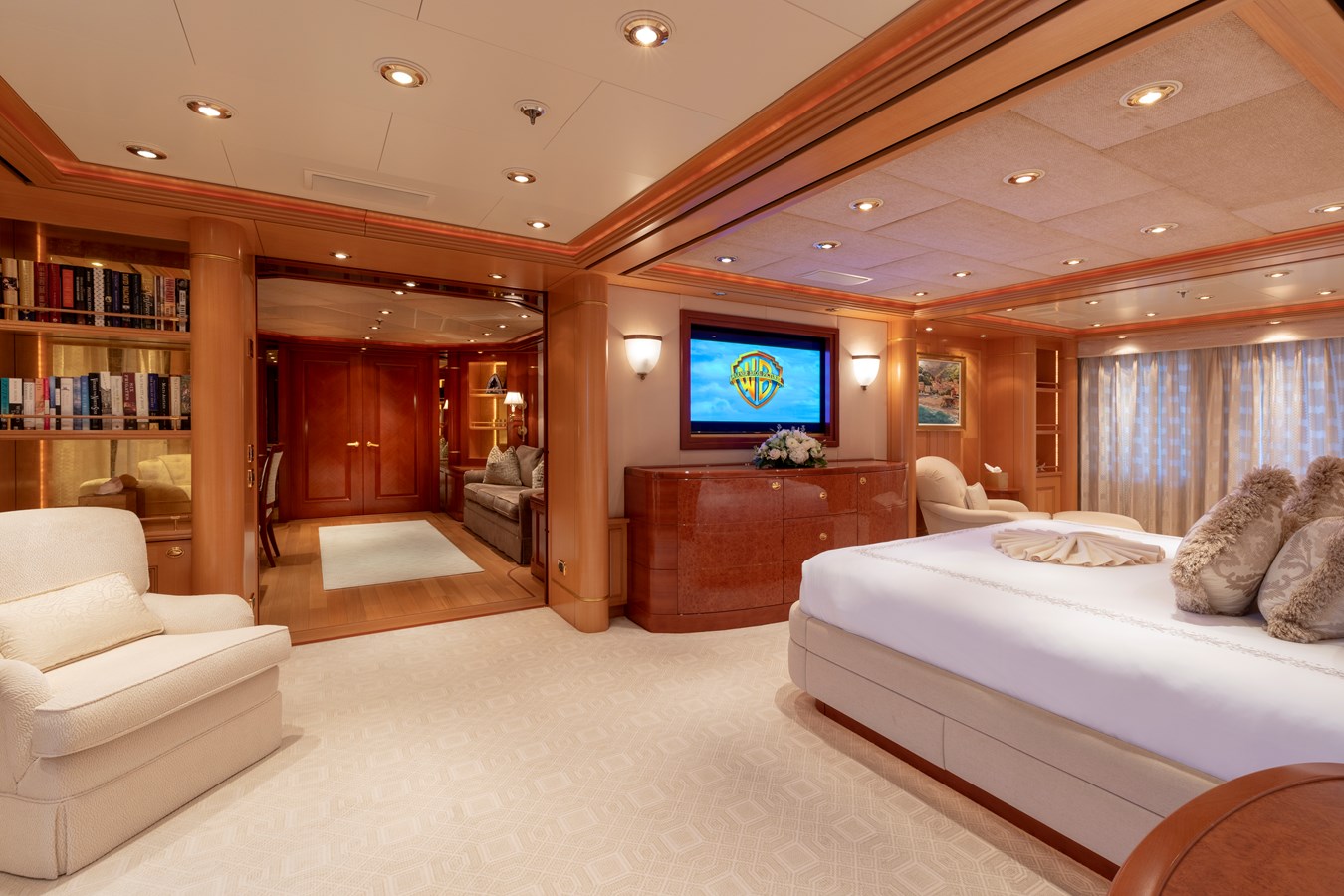 LAUREL 240'/73.15m Delta 2006/2014 Motor Yacht: Master Stateroom