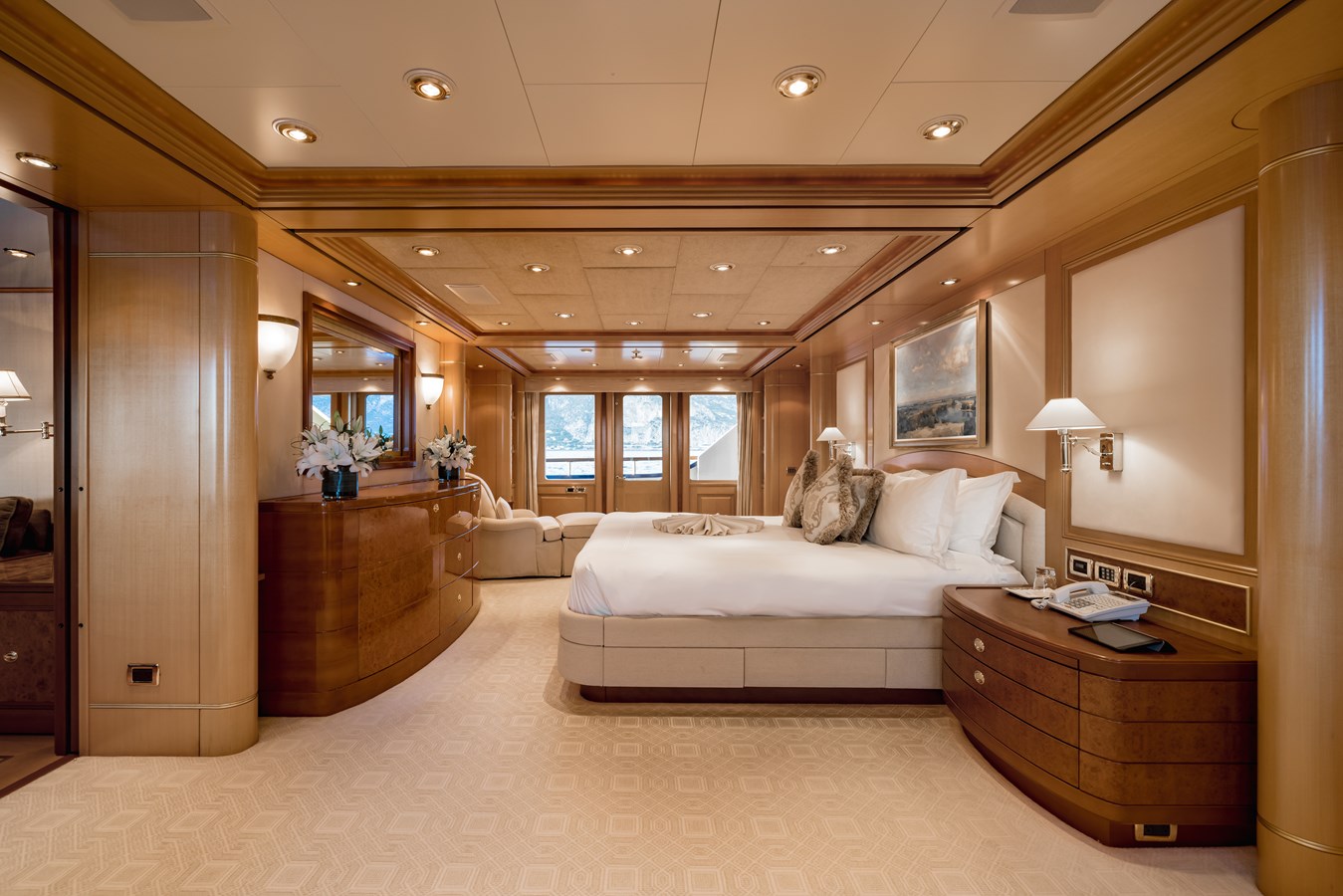 LAUREL 240'/73.15m Delta 2006/2014 Motor Yacht: Master Stateroom