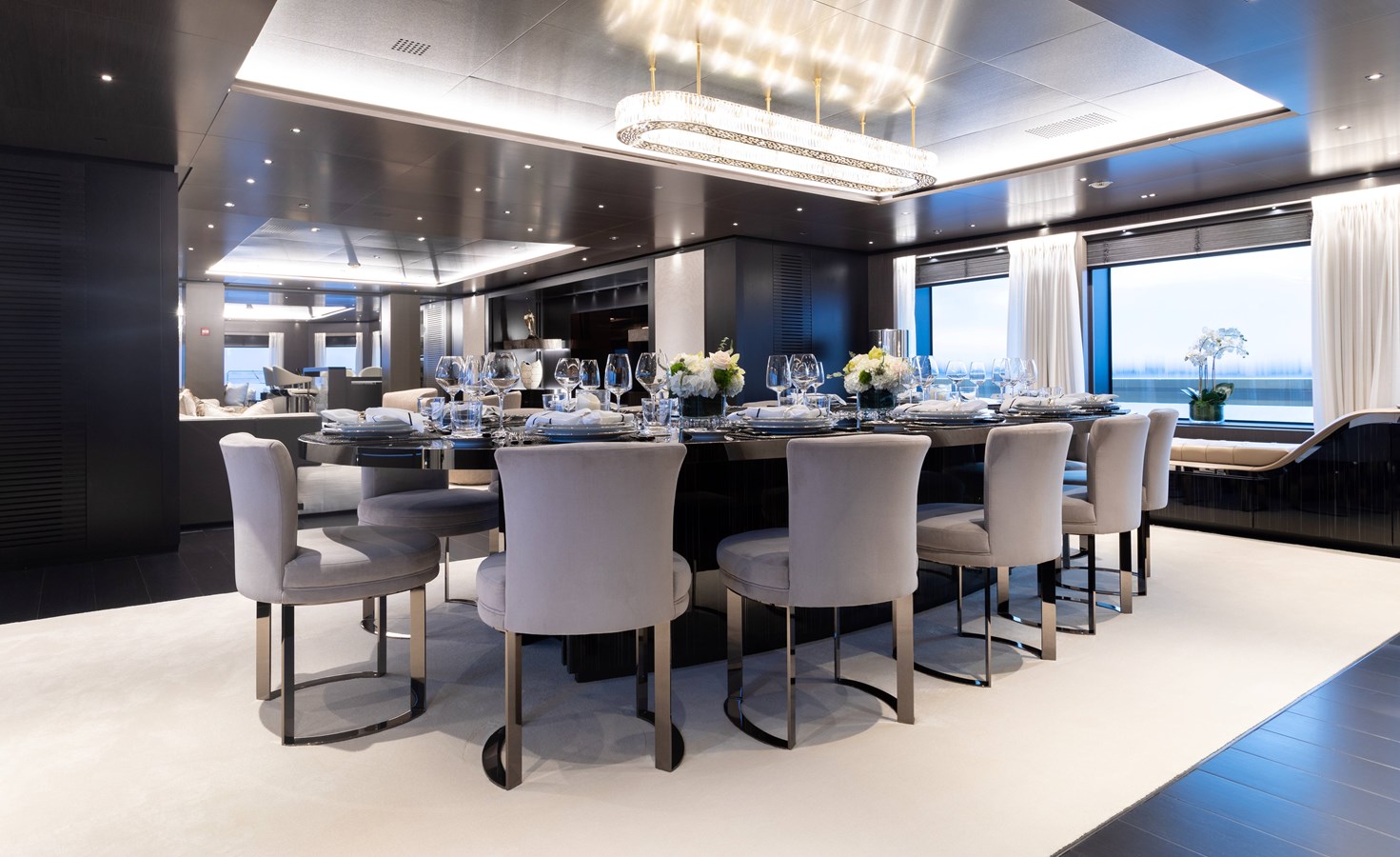 MAIN DECK SALON DINNING