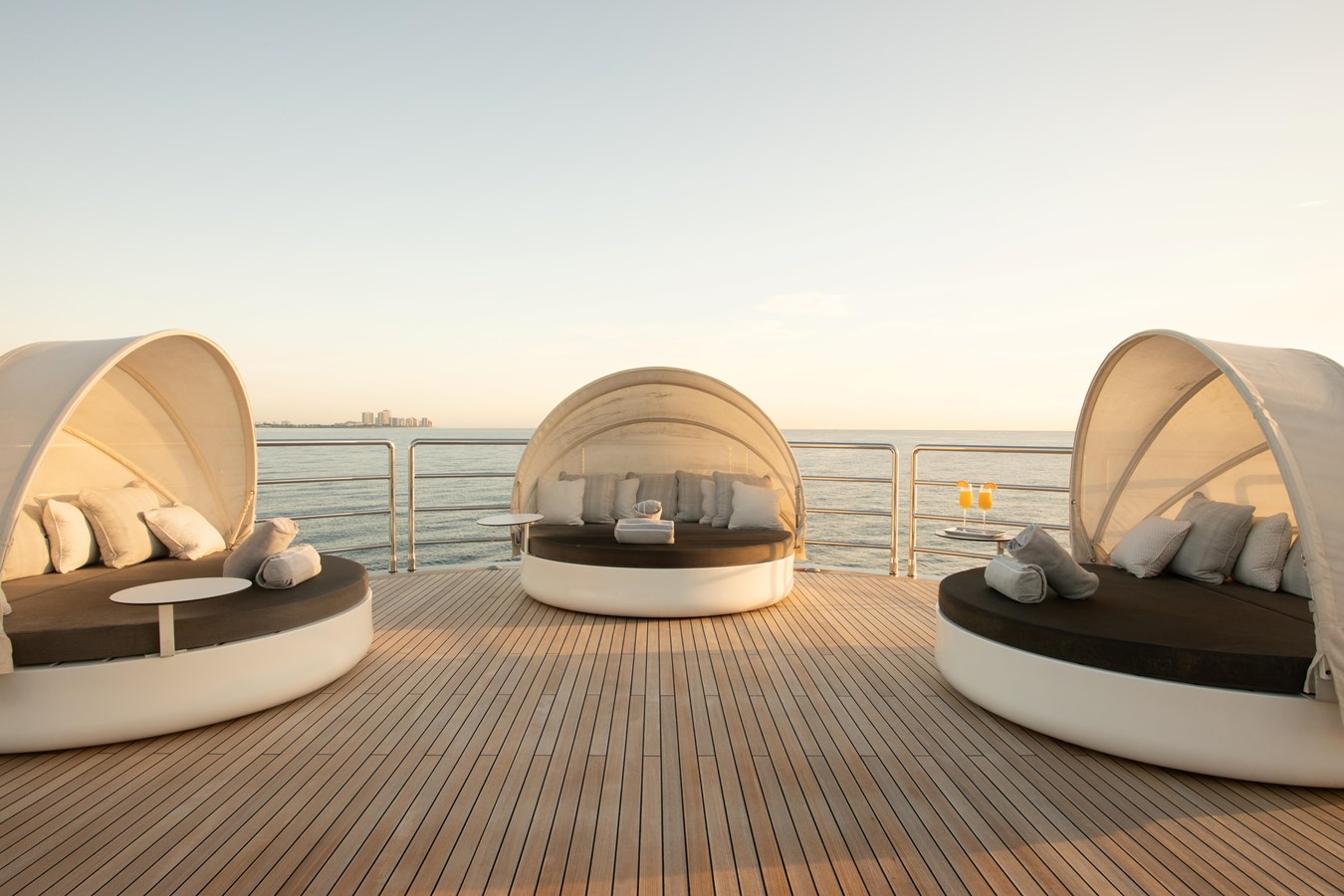 SUNDECK AFT / HELIPAD